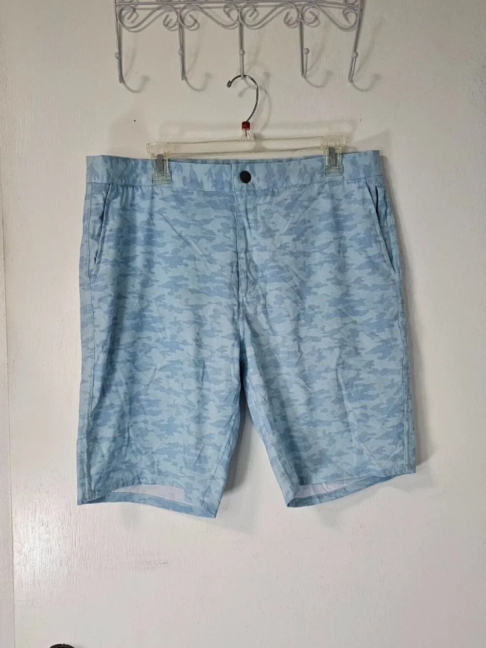 Johnnie O High Performance Hybrid Blue Camo Golf Beach Men's Shorts - Size 35